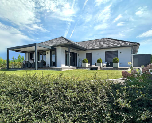 Einfamilienhaus als Bungalow mit Carport in Bad Windsheim