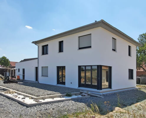 Zweifamilienhaus mit Garage in Sugenheim – OT Ezelheim