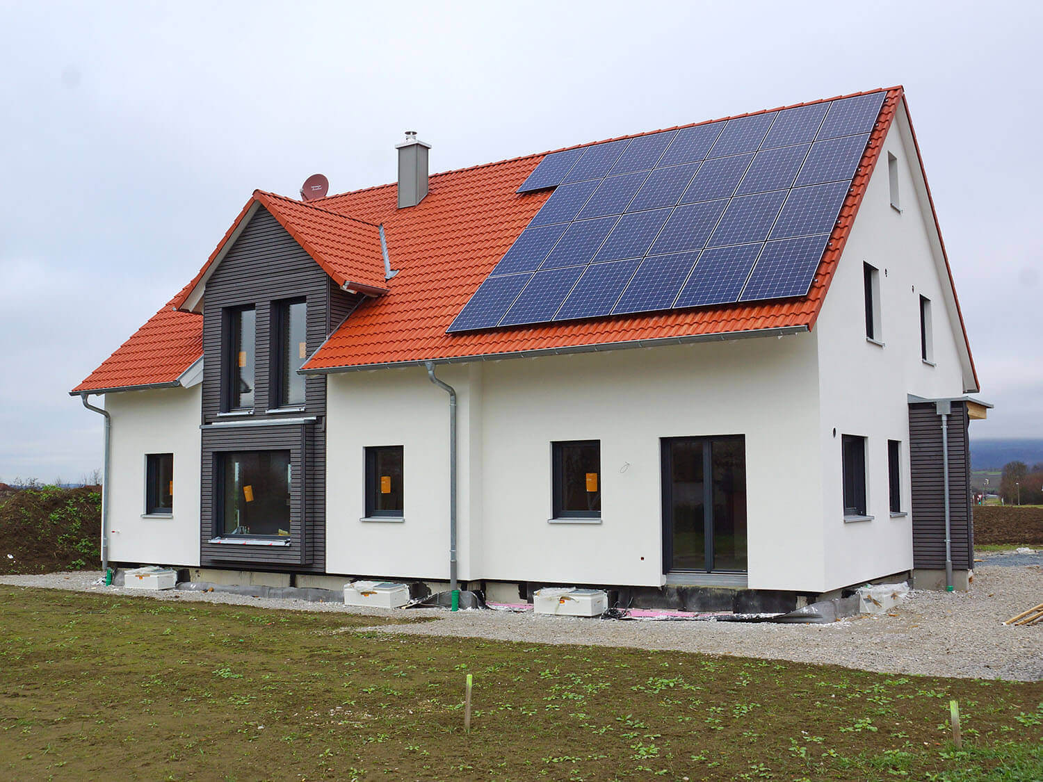 Zweifamilienhaus mit Carport und Garage in Eschenau