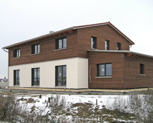 Einfamilienhaus mit Einliegerwohnung und Carport in Baudenbach